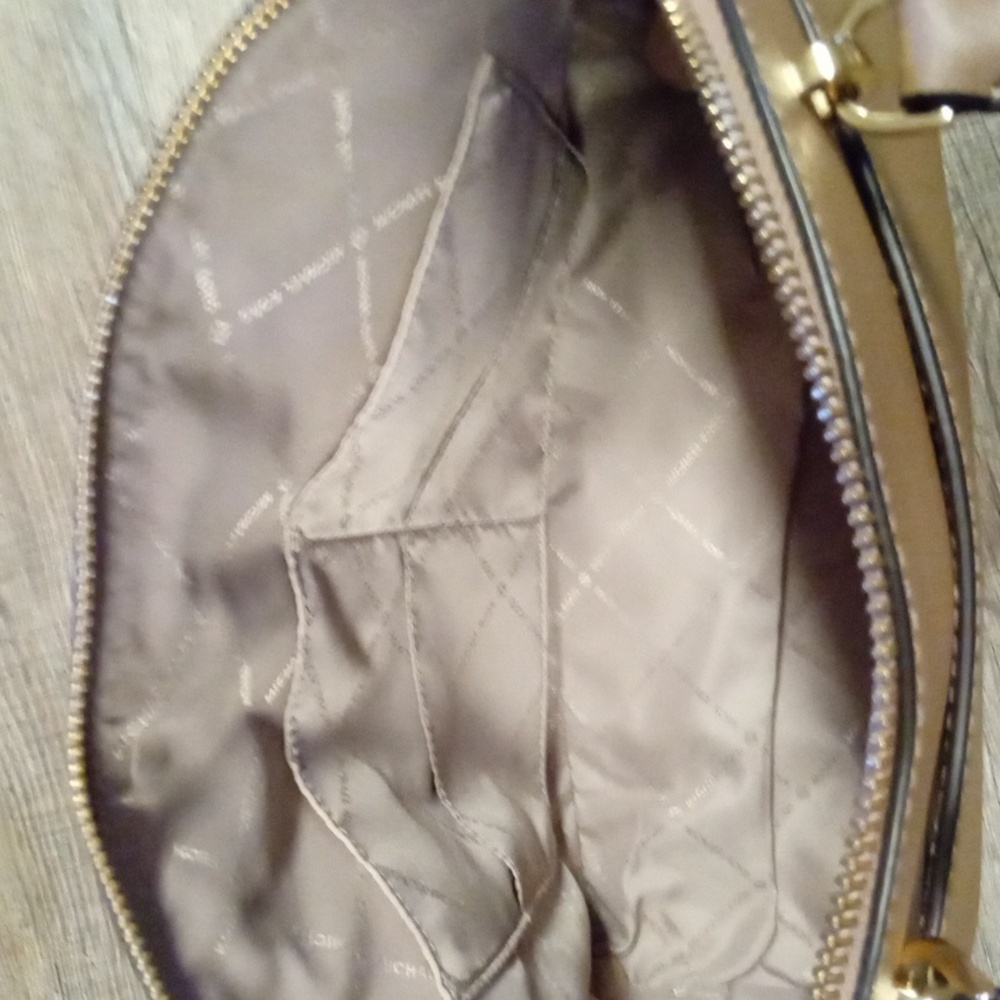 Michael Kors Dome Satchel w Handles and Crossbody Strap - Picture 6 of 8